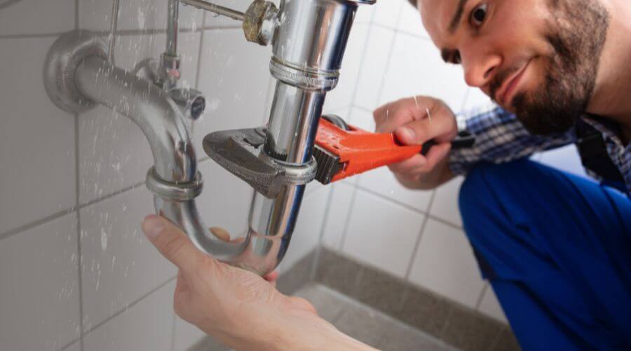 Professional clogged toilet repair services in Montreal, MO